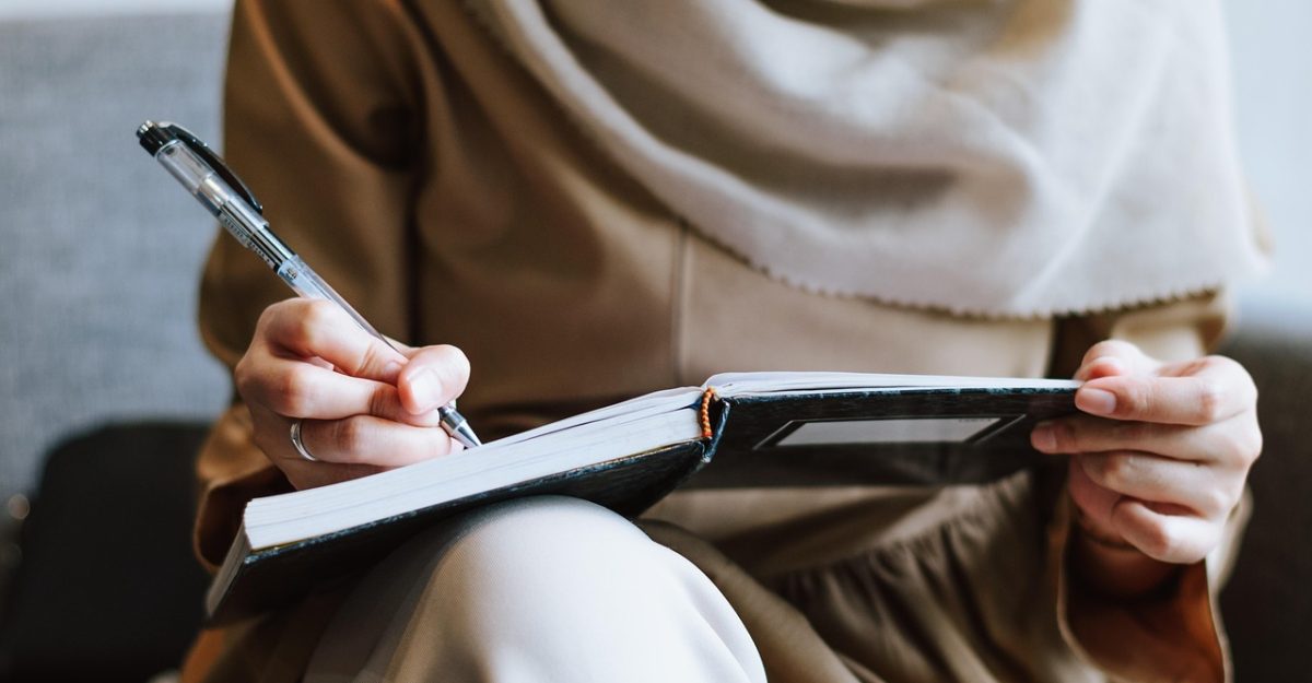 Muslim, woman, writing — 10 Ways To Get Live Updates on Your Favourite MLB Teams