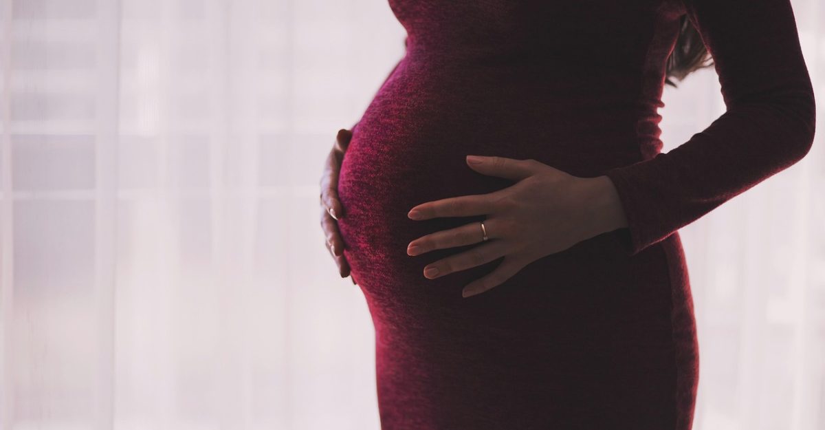 Woman, baby, mother — What is a deepfake in AI and how should you use it?